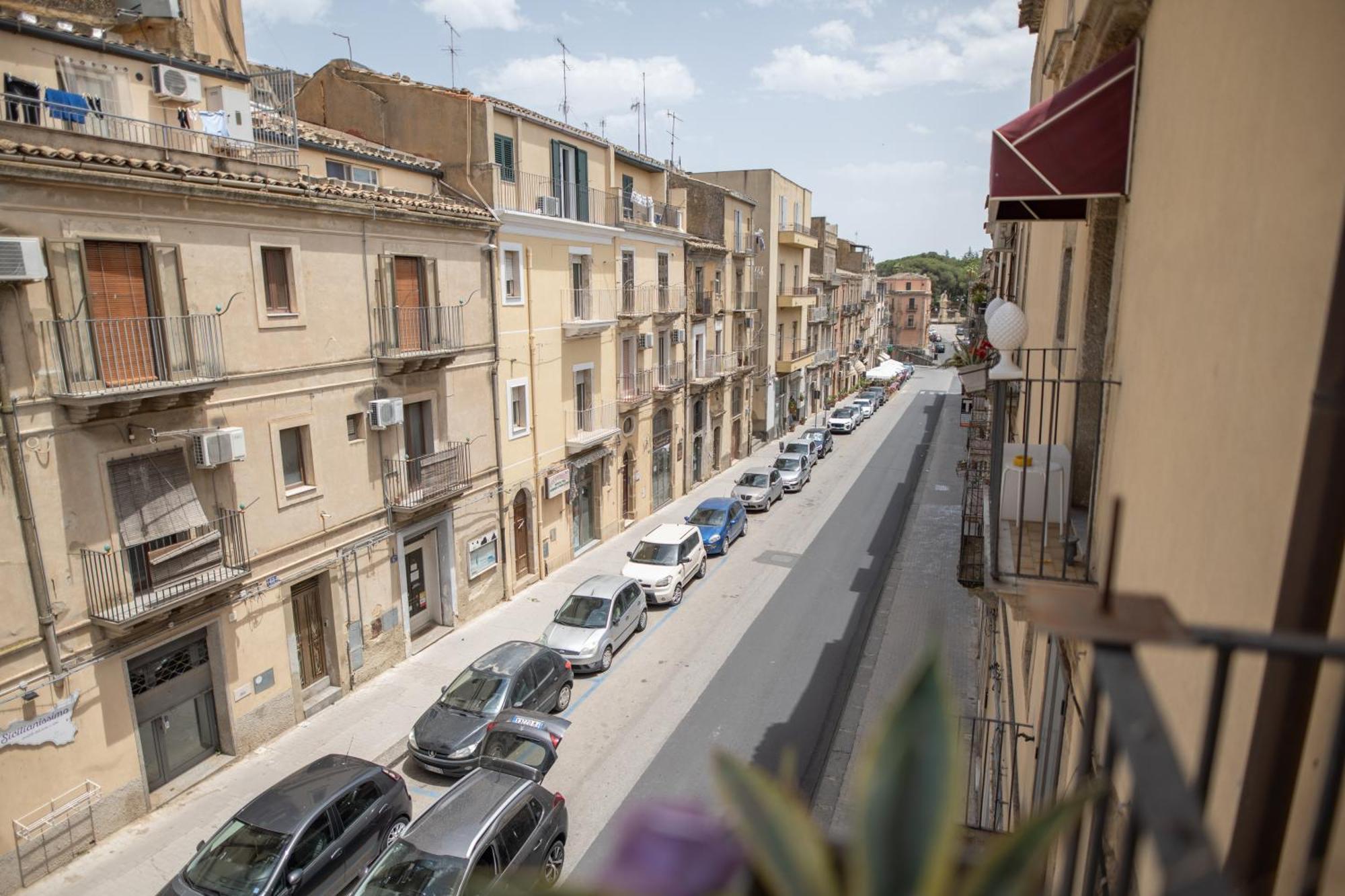 B&B Regina Carolina Caltagirone Exterior photo