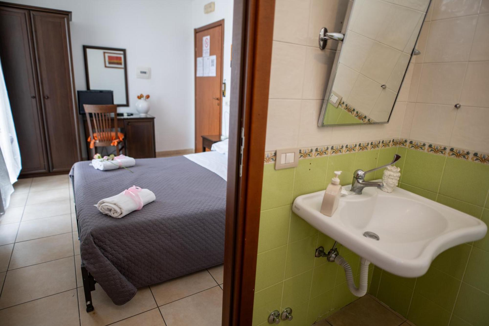 B&B Regina Carolina Caltagirone Exterior photo